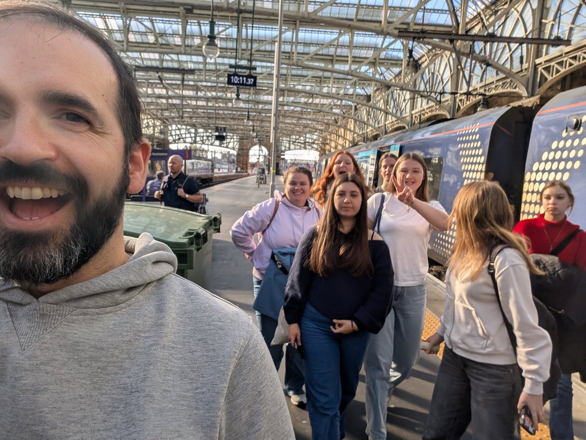 SubjectsSocial's tweet photo. Lovely day in Glasgow for our class. The pupils learned how to use the library, locate useful books, and to search the catalogue and make a request. Lunch was pretty nice too! #afrikanaglasgow https://t.co/xvtR5ZpTGH