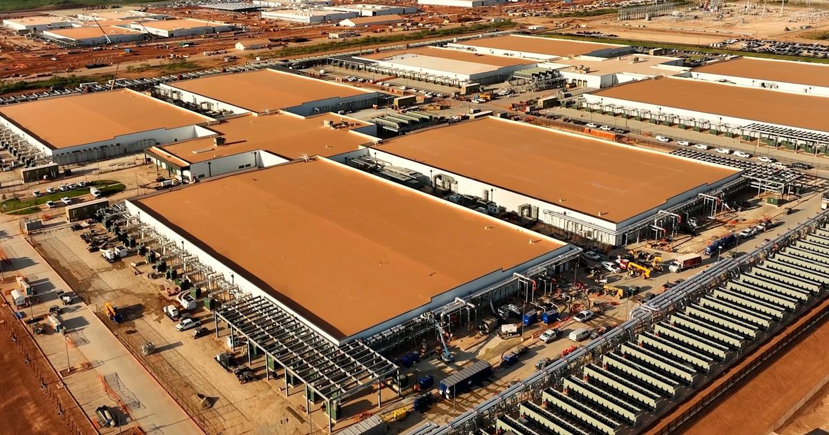 OpenAI announces five more US Stargate #DataCenters with Oracle and SoftBank. At full build-out would give the project 7GW of capacity. - DCD buff.ly/qIB1DyN