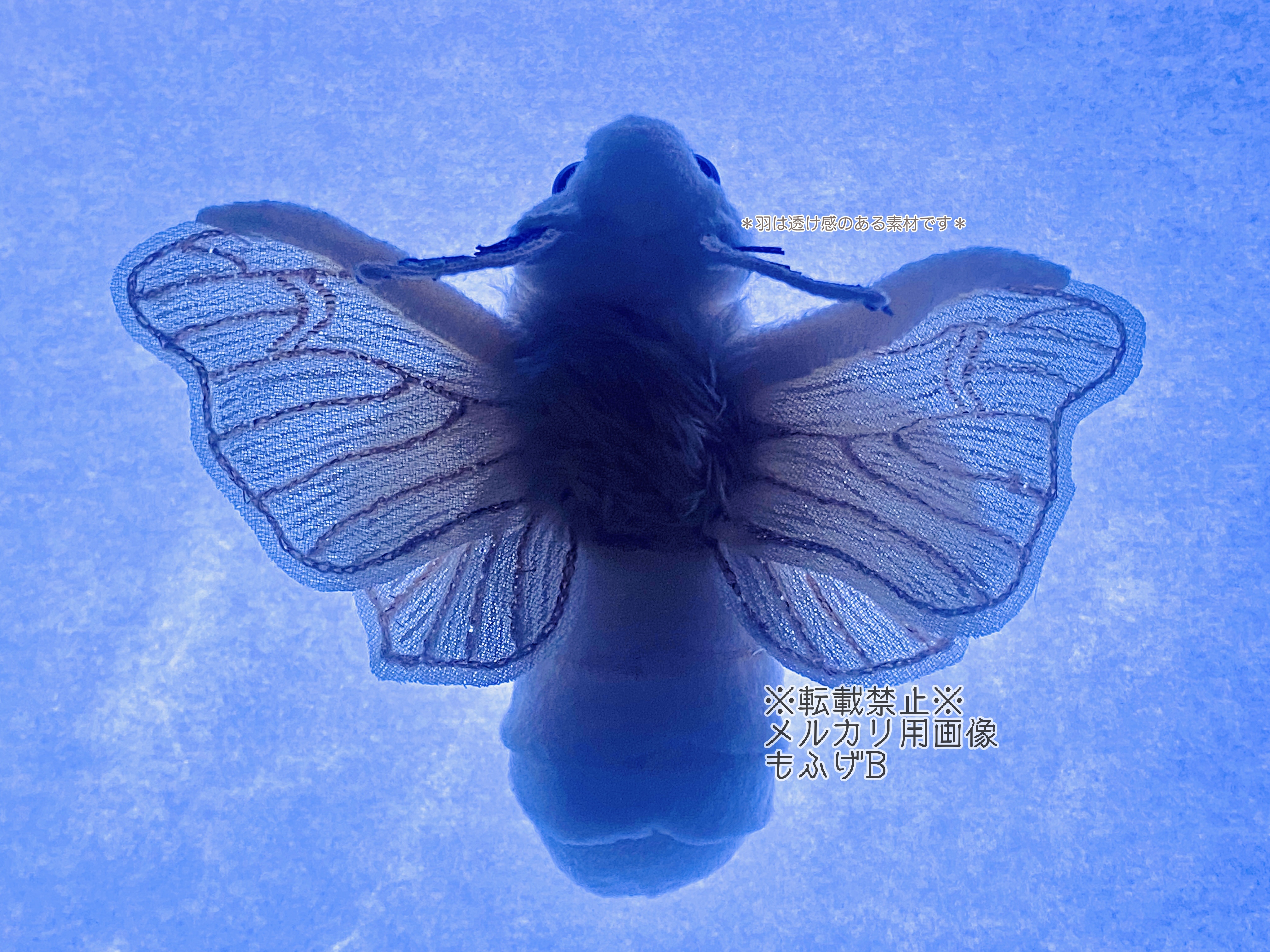 カイコガの小さなぬいぐるみ　刺繍羽・寝そべりver. 受注生産】カイコガの小さなぬいぐるみ 寝そべりver. - もふげ屋