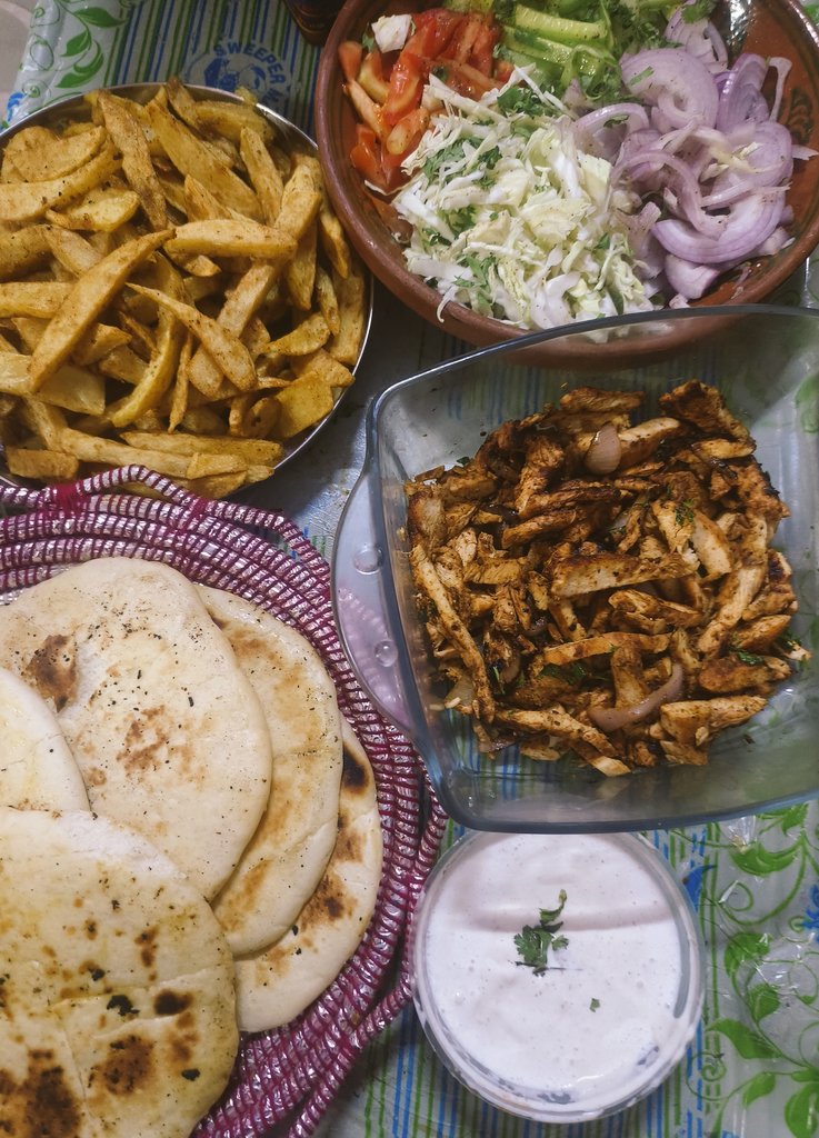 hinasafi's tweet photo. Today's Dinner is DIY Chicken shawarma 🥙 with homemade roasted garlic sauce & fries.
#MommyCooks #Food https://t.co/j9aSTg3cO5