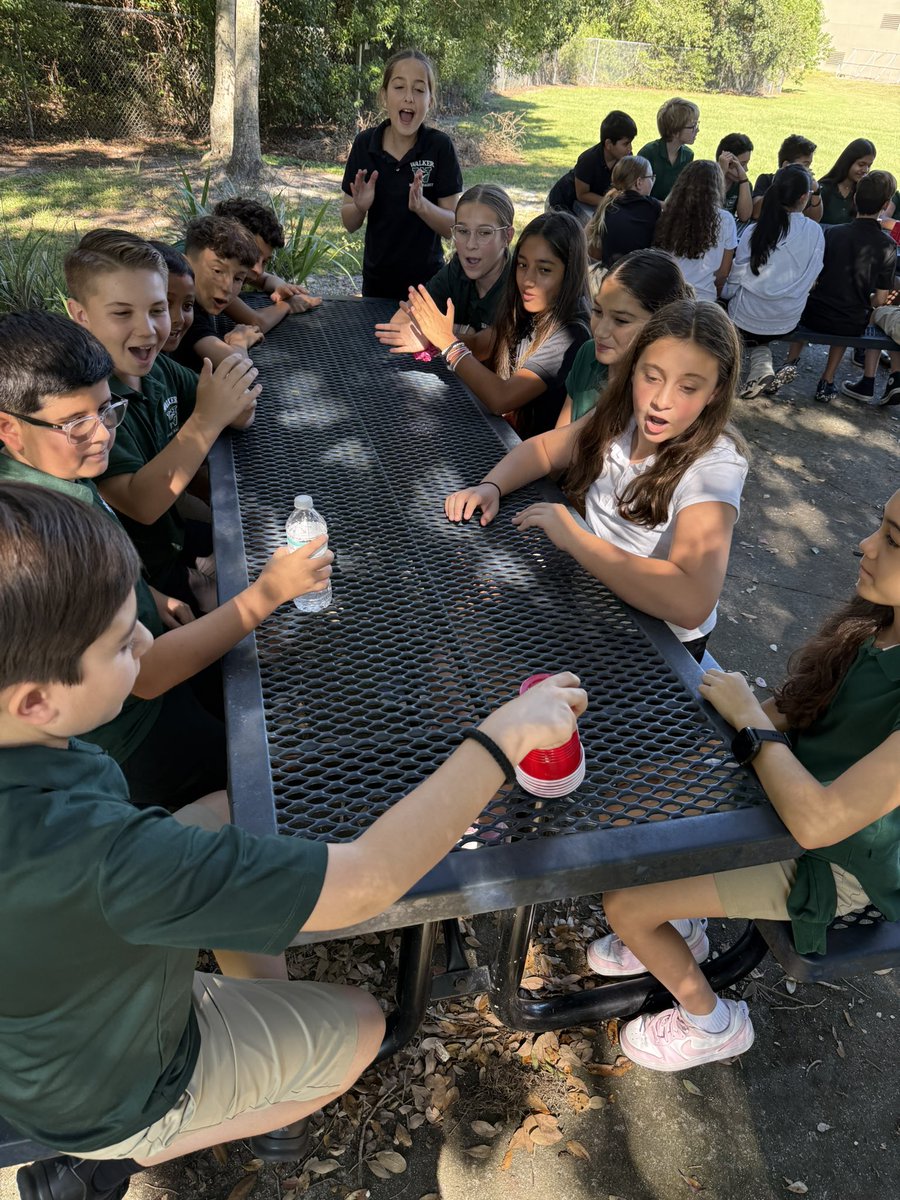 WalkerMiddleIB's tweet image. Year 1 students building relationships through Rock, Paper, Scissors - Bottle Flipping - Paper Airplanes! 💚🐺 #Communicator #Caring #Reflective  #Thinker @HillsboroughSch @iborganization