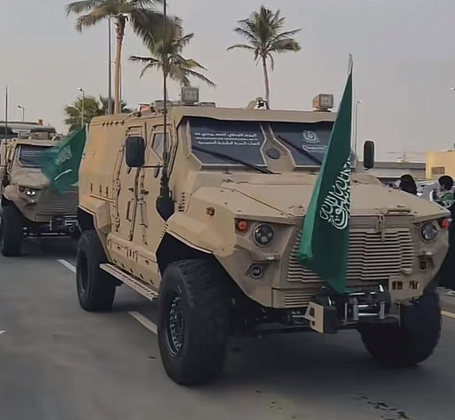 ظهور مدرعه جديده للقوات البحرية السعودية
خلال عرض اليوم الوطني ، المدرعة تم انتاجها
داخل السعودية من قبل شركة قدرة الصناعية.

شيء جميل انك تشوف صناعاتك يتم استخدامها
من قبل قطاع عسكري رسمي ، هالشيء راح يعزز
من الاكتفاء الذاتي بالصناعة ويحقق رؤية توطين
الصناعات اكثر .. برافوو