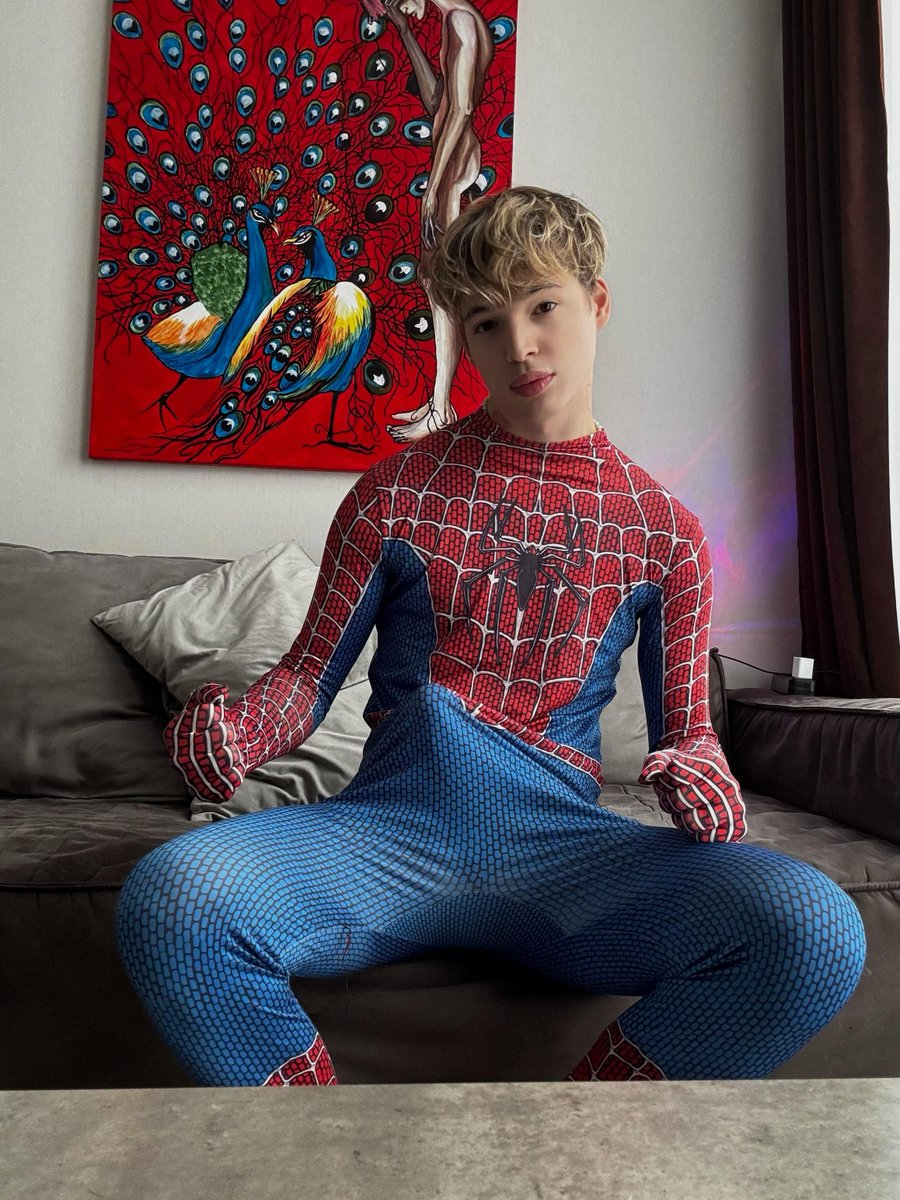 Say “hi” if you want my d pics.