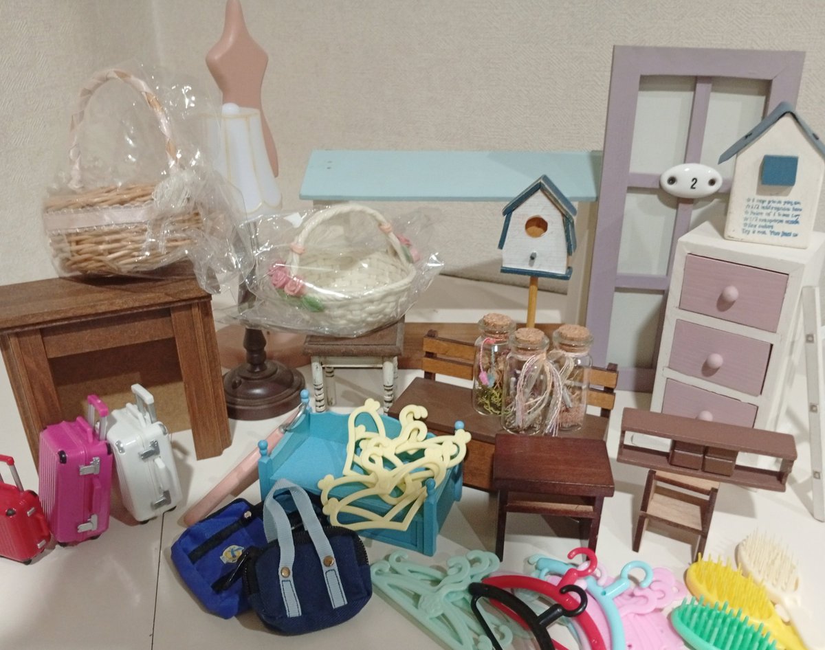 soekabox's tweet photo. いろいろ選び足してみてるけど、荷造りできるのか？持って行けるのか？【ま】 https://t.co/wgghlHEN7v