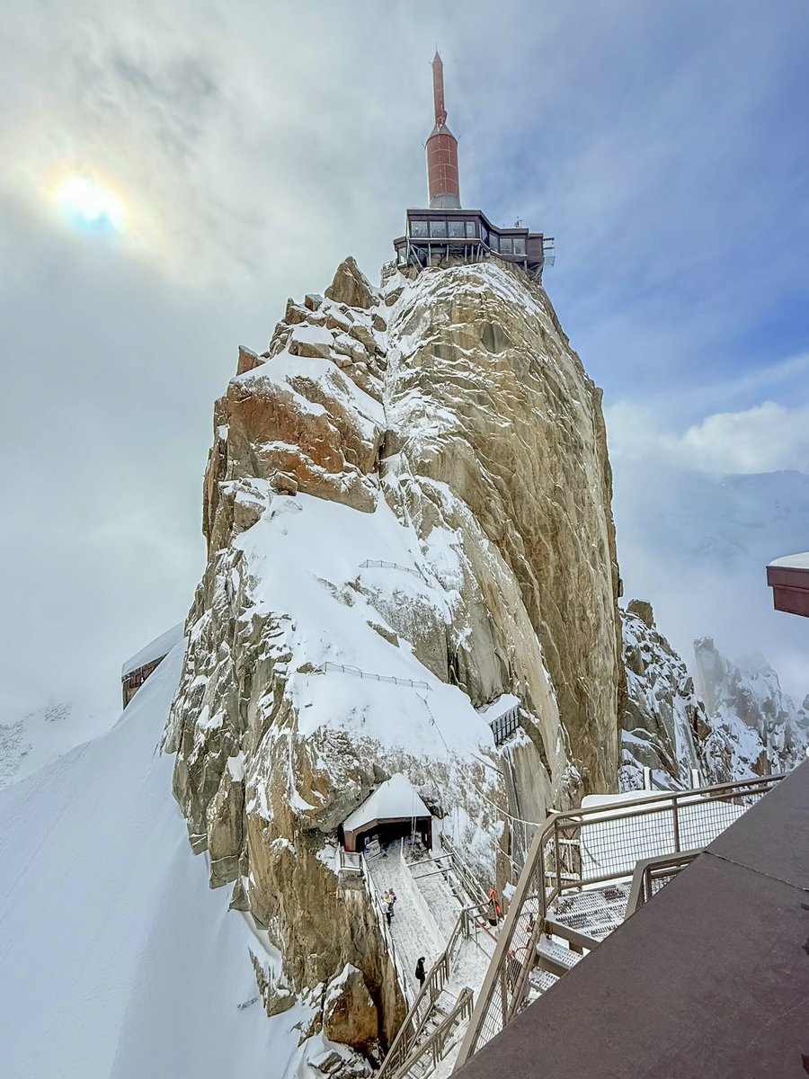 Septembre en vallée, hiver en altitude…

Aujourd’hui, l’Aiguille du Midi en a déjà pris les couleurs. ❄️ 

#aiguilledumidi #chamonix #montblanc