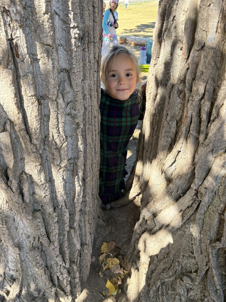 StBrigidOCSB's tweet image. Why not have SBR students explore creativity during recess! #recessfun #ocsb #ocsbBeCommunity