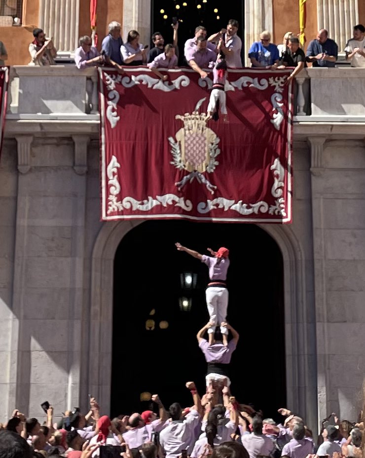 Per tancar una Santa Tecla rodona, arranquem el camí del #Vendrellde10 amb un dab.

Descanseu, i a l’octubre, FOC 🔥🧨

#castells