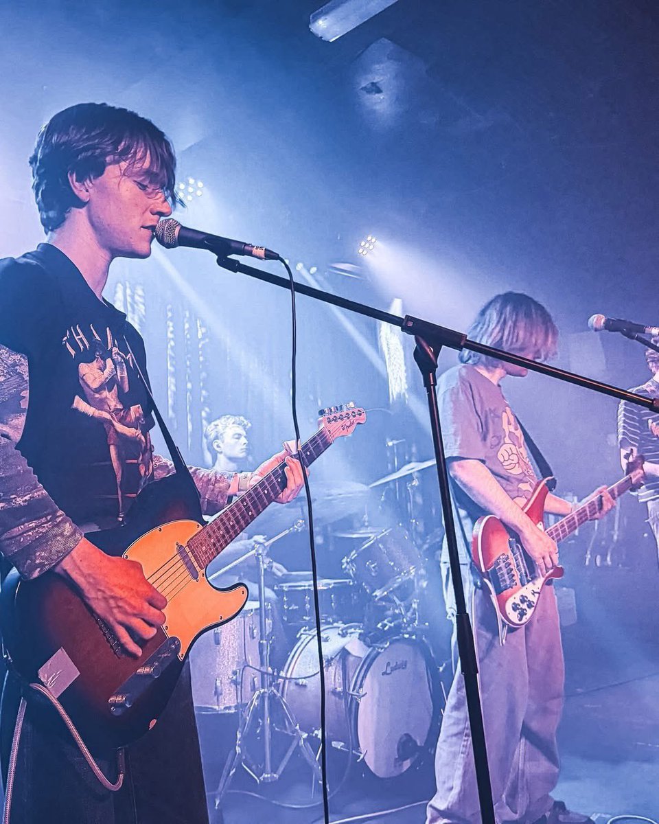 Pink Mist tweet media