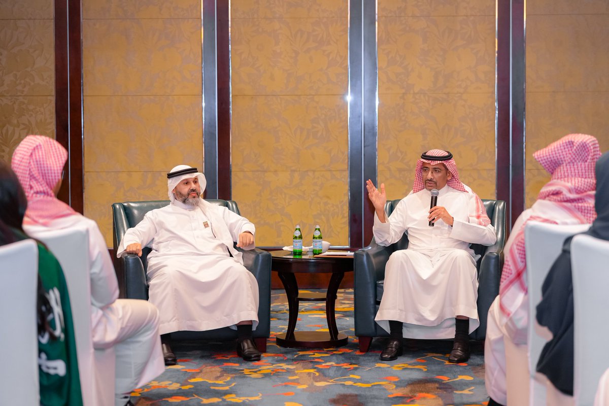 تتقدم #الملحقية_الثقافية_في_بكين بالشكر الجزيل لصاحب المعالي #وزير_الصناعة_والثروة_المعدنية الأستاذ بندر بن إبراهيم الخريف على حرصه الكبير للقاء الطلبة المبتعثين في الصين، كان لقاءً ملهماً ومحفزاً ورافعاً للهمة ولسقف الطموحات.