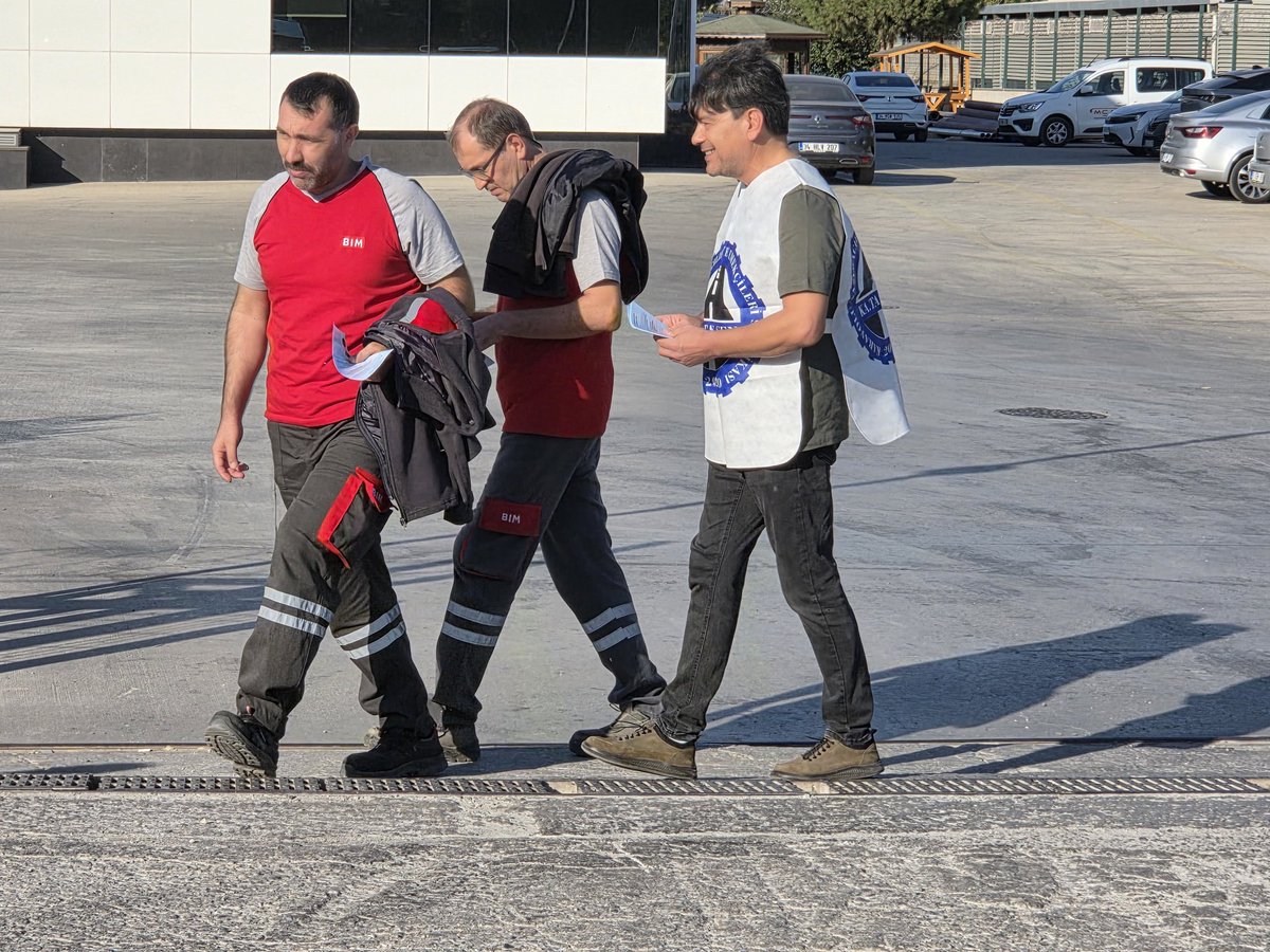 Zincir marketler ve lojistik depolarında DGD Sen'le birlikte başlattığımız sendikal örgütleme ve Üyelik çalışmalarına İzmir Torbalı'da bulunan BİM deposundan başladık. Sendikalarımıza üye olma ve örgütlenme çağrılarını depo çalışanı arkadaşlarımız tarafından yoğun ilgiyle