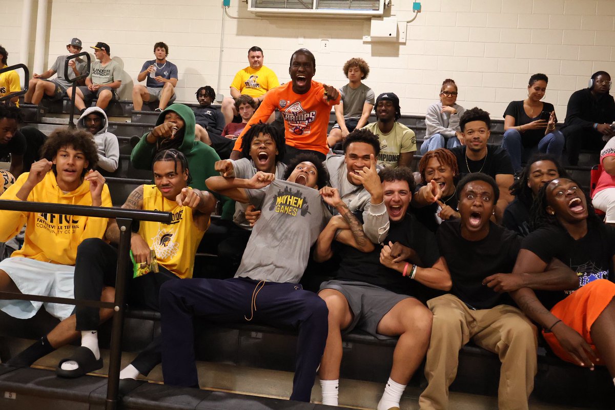 Our student-athletes showed up and showed out for our volleyball team last night👏👏