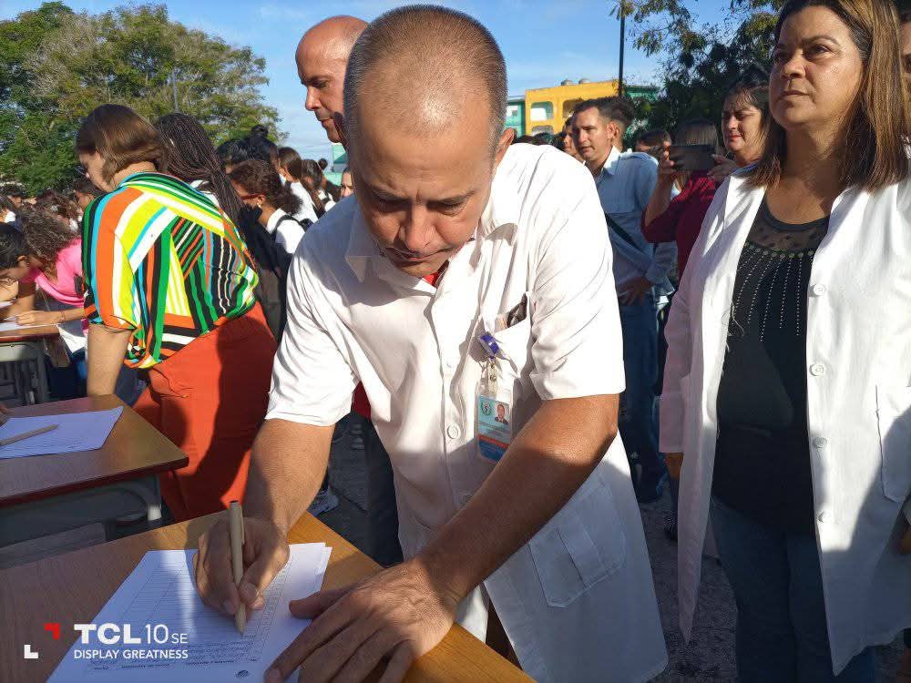 Nuestro apoyo al pueblo de Venezuela #CubaConVenezuela 🇨🇺🇻🇪 
#SanctiSpíritusEnMarcha por nuevas victorias 🇨🇺
<a href="/DeivyPrezMartn1/">Deivy Pérez Martín</a> <a href="/MINSAPCuba/">Ministerio de Salud Pública de Cuba</a> 
<a href="/FranciscoF71538/">Dr. Francisco Fernández Quintero</a> <a href="/Barbara78904587/">BarbaraRojas</a>
<a href="/MEspirituana/">@MariposaEspirituana</a>  <a href="/DarienMart88401/">Darien Martell Cuellar</a> <a href="/GeoPAlvarez/">Georgina Pérez Alvarez</a>
