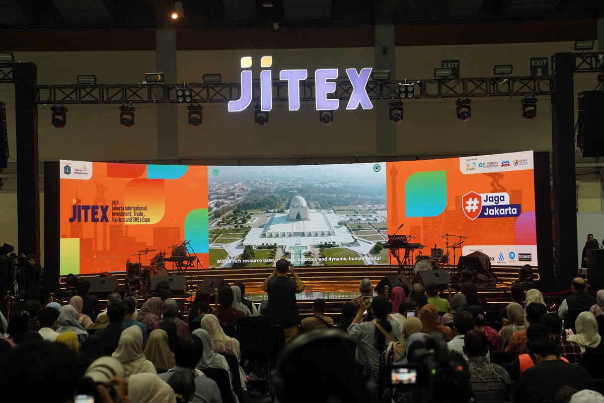Pakistan’s vibrant culture showcased at #JITEX Indonesia with a stunning display of fashion, cuisine, and cultural performances. The event was a hit, with both the Pakistani diaspora and our Indonesian friends celebrating the richness of Pakistan’s heritage <a href="/PakinIndonesia/">Pakistan Embassy Indonesia</a> 🇵🇰✨