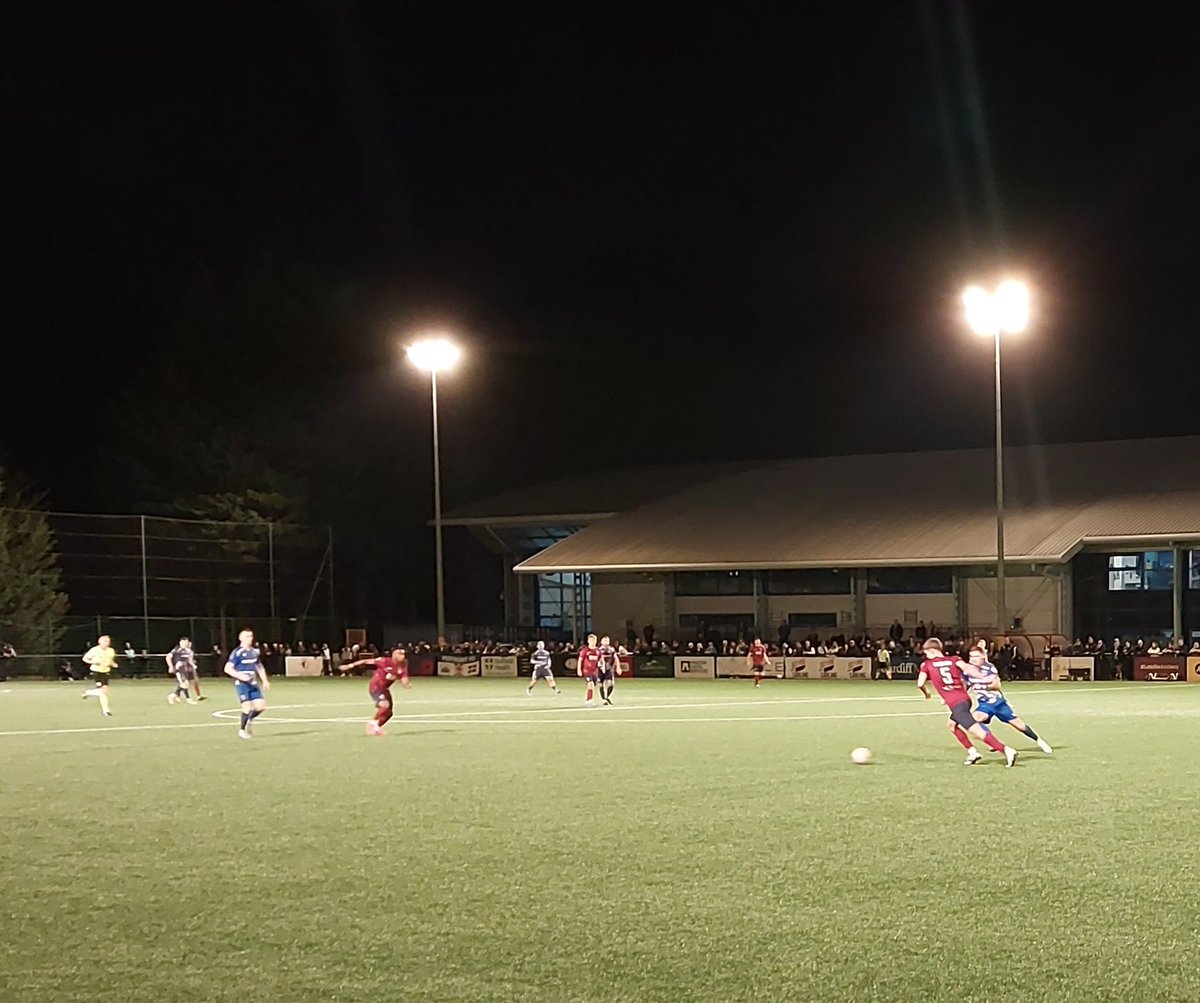 An attendance of 735 at last nights Welsh Premier League fixture between Cardiff Met and Penybont