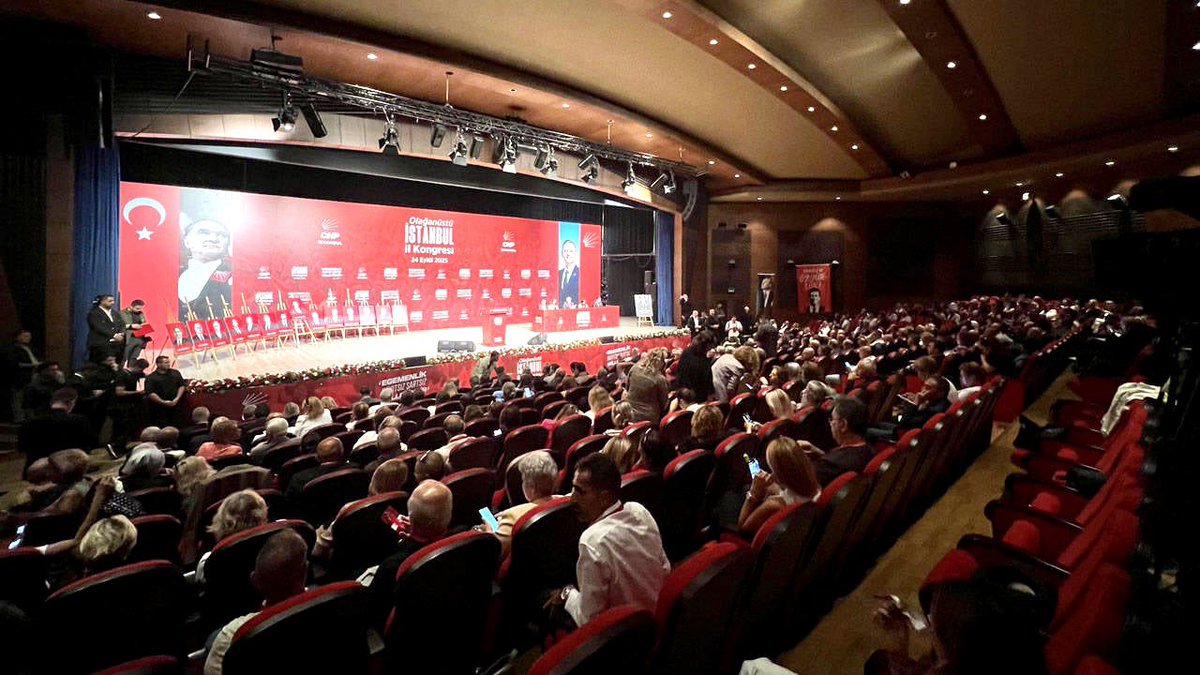 Bugün <a href="/herkesicinCHP/">CHP 🇹🇷</a> olarak gerçekleştirdiğimiz Olağanüstü İstanbul İl Kongremizde yeniden İstanbul İl Başkanlığına seçilen Sn. <a href="/ozgurcelikchp/">Özgür Çelik</a> ve yönetimini tebrik ederim.

Bugün de açıkça ortaya koyulduğu üzere CHP birdir, bütündür ve güçlüdür.
Kurulan kumpaslarada asla geçit