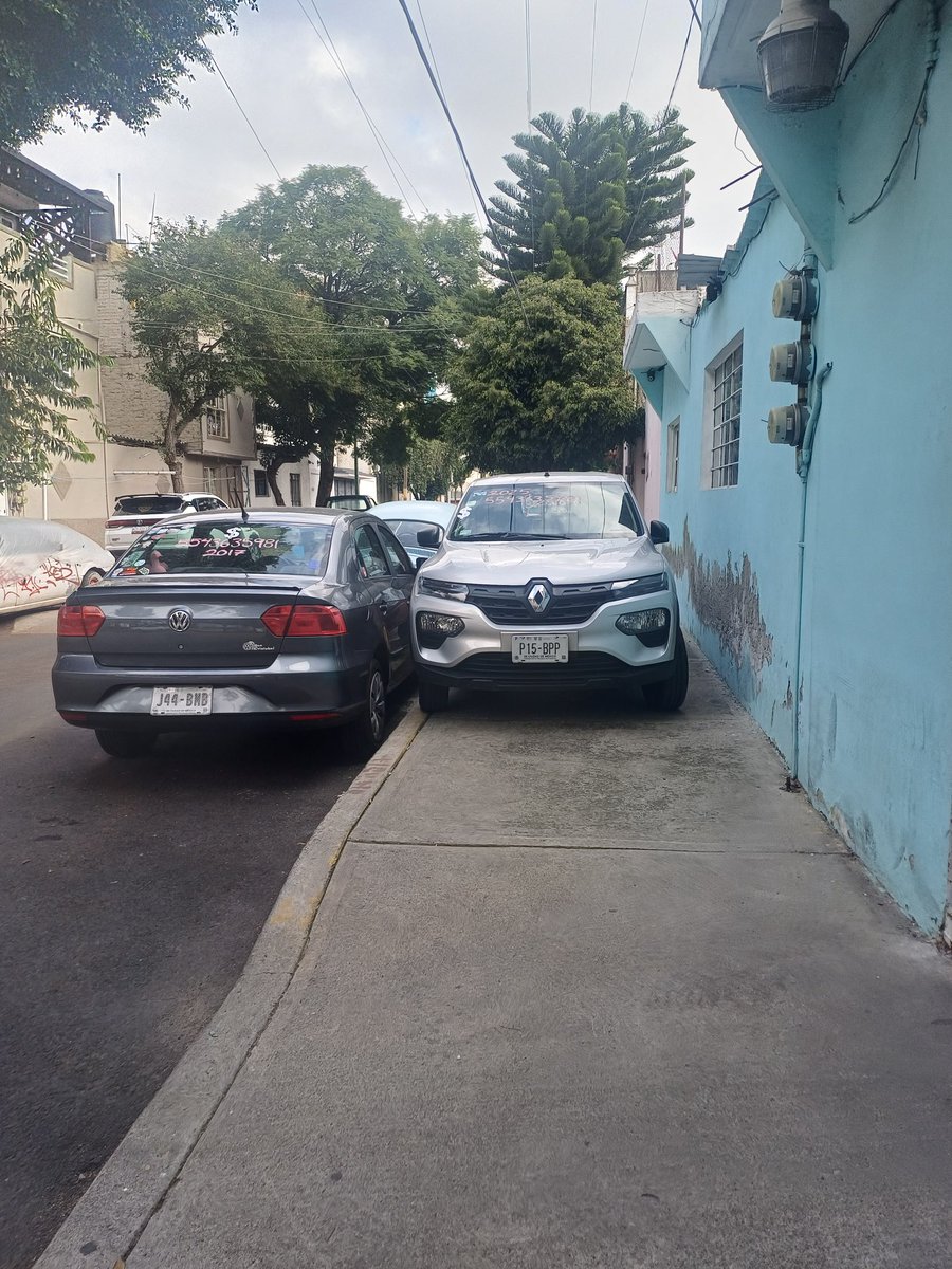 Calle 3 #120 col. Ignacio zaragoza  <a href="/A_VCarranza/">Alcaldía Venustiano Carranza</a>  <a href="/UCS_GCDMX/">Unidad de Contacto del Secretario SSC CDMX</a>  

No queremos autos en la banqueta