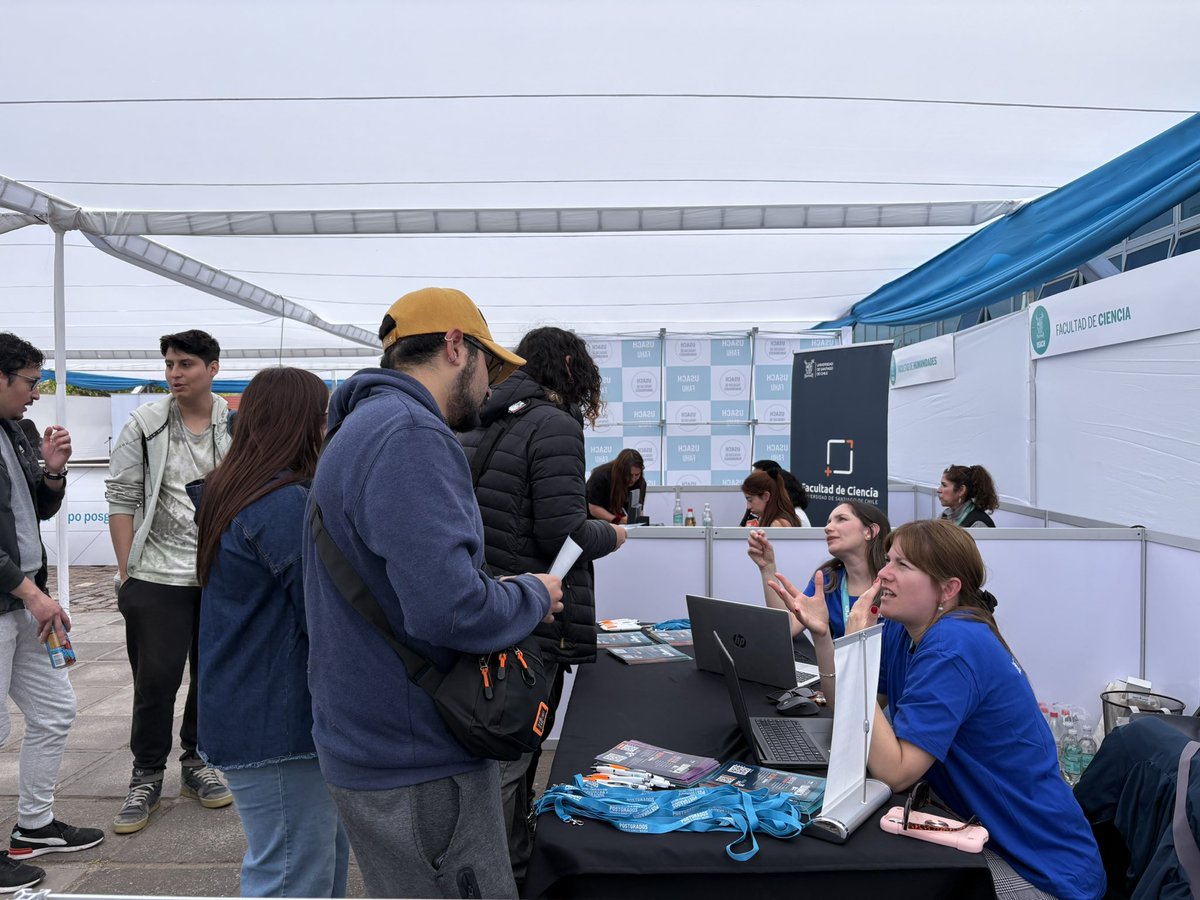 Expo Postgrados🎓| Ya estamos en la Explanada Casa Central <a href="/usach/">Universidad de Santiago de Chile</a> resolviendo dudas de nuestros cinco programas de postgrado. Están invitados e invitadas a acercarse 🔬👩🏻‍🔬🧪