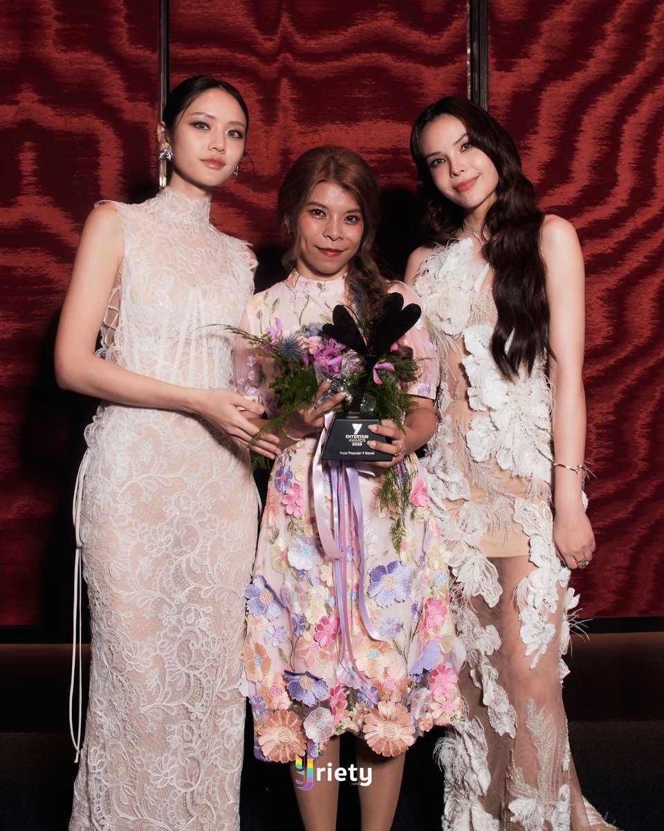 Yriety's tweet image. ขอแสดงความยินดี 🏆     

“ Harmony Secret ดีลลับฉบับเล่นเล่ห์ ” ㅡ #HarmonySecret 
นามปากกา &quot;Serenista&quot; 
Most Popular Y Novel 
(นิยาย Y ยอดนิยม)

#YEntertainAwards2025xJisuLife
#YEntertainAwards2025 
#Yriety