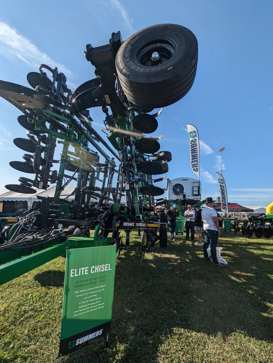 summersmfg's tweet image. Designed for efficiency and soil health, the Summers Elite Chisel offers wide coverage, conserves soil structure, improves fuel efficiency & manages residue for healthier fields. #tillage #summersmfg #chisel #soil