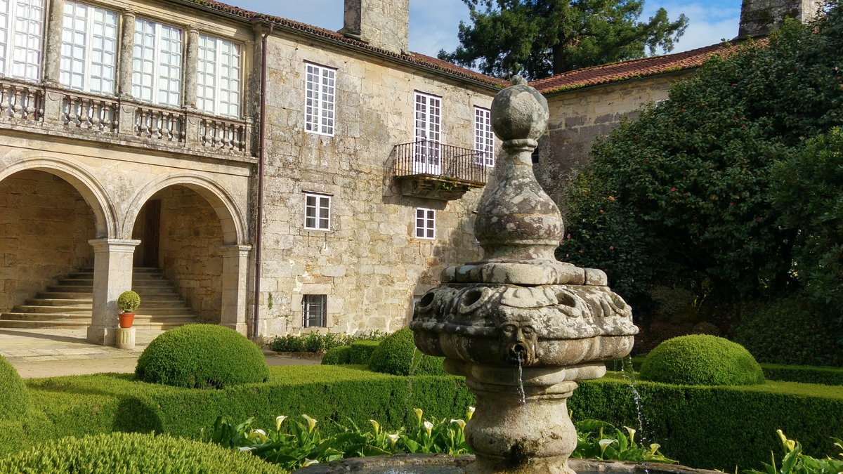 EspanaEnLatam's tweet image. Magia gallega, piedra y silencio. El Pazo de Oca es uno de esos lugares en los que entras y te preguntas si acabas de viajar a otro siglo 🌿🏛️

#VisitaEspaña #España #Galicia #Pontevedra #EspañaInterior #EspañaVerde #PatrimonioCultural #TurismoCultural #ThinkYouKnowSpain