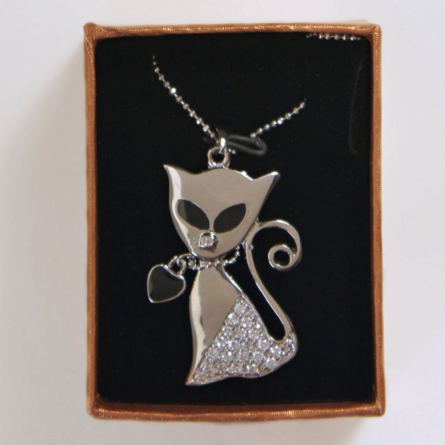 FlotsamMich's tweet image. Slinky feline with black eyes and a black heart on her collar! buff.ly/3Ymmnpr #necklace #figural #cat #kitty #giftforher #giftsforwomen #giftforgirlfriend #halloween #etsyvintage