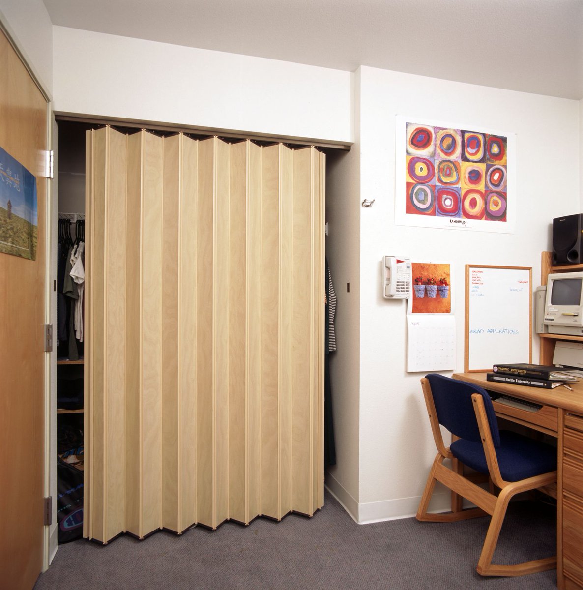 FDRDStore's tweet image. Limited space doesn’t have to limit your options. @fdrdstore delivers smart solutions for dorms, apartments, and other small spaces, making every square foot count.

mfstyles.us/Foldingdoorsan… 

#foldingdoorsandroomdividers #interiordesign #spacesolutions #foldingdoors #roomdividers