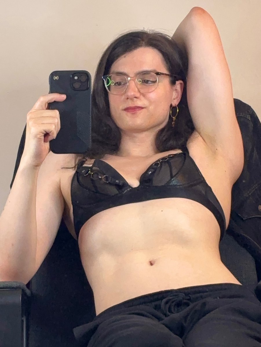 zZzlanesh tweet media