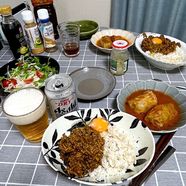 ドライカレー、ロールキャベツ、大根サラダ。
残業で遅くなりそうだったのでごはん作りお願いした。最近毎晩よく食べてよく飲んでいたら明らかに太ってきた🦭さすがにまずいので運動しなきゃな〜
#夜ごはん #Twitter家庭料理部 #お腹ペコリン部 #おうちごはん