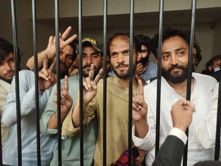 چیئرمین زبیر اختلاف و احترام کو ہمیشہ ایک ساتھ چلانے کا قائل تھا کبھی یہ نہیں لگتا تھا کہ چیئرمین زبیر سے جتنے اختلافات ہوتے تھے اسے بتانے میں کبھی نہیں ہچکچاتے تھے اور زبیر اس اختلاف کو یا اس تنقید کو گہرائی میں سوچ کر اس پر حقیقت پر مبنی فیصلہ کرلیتا تھا کبھی کبھار اپنی غلطی پر