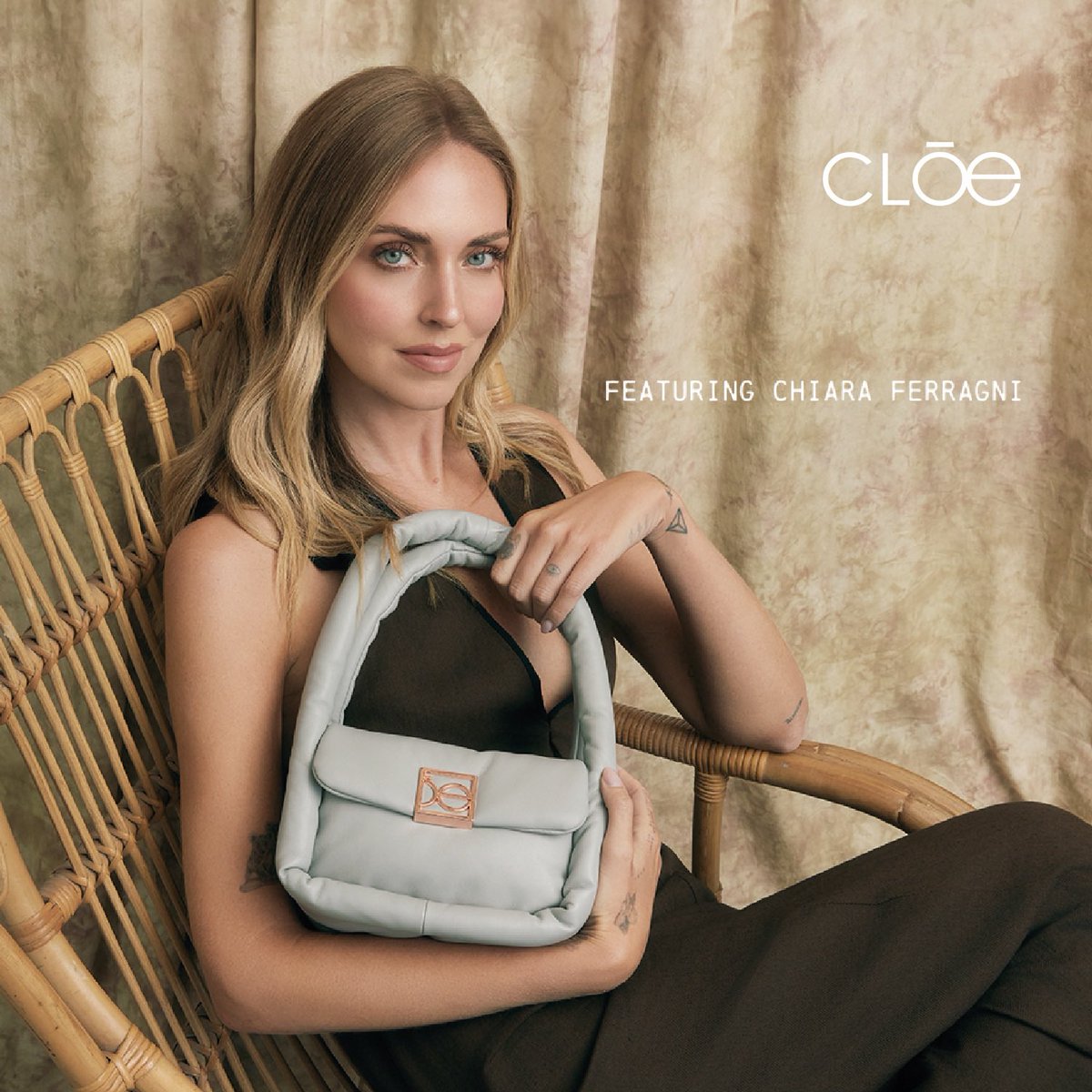 El estilo de Chiara Ferragni llega para quedarse esta temporada.🍂👜

Disponible ya en boutiques <a href="/oemoda/">Cloe</a> 
#Andamar