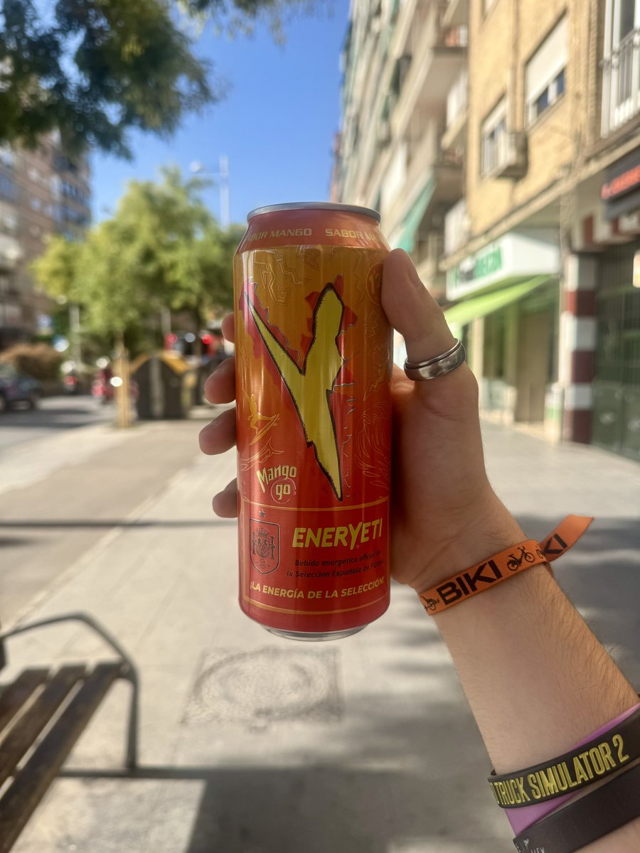 Un <a href="/Eneryeti_es/">Eneryeti</a> de Mango mientras paseo por Granada