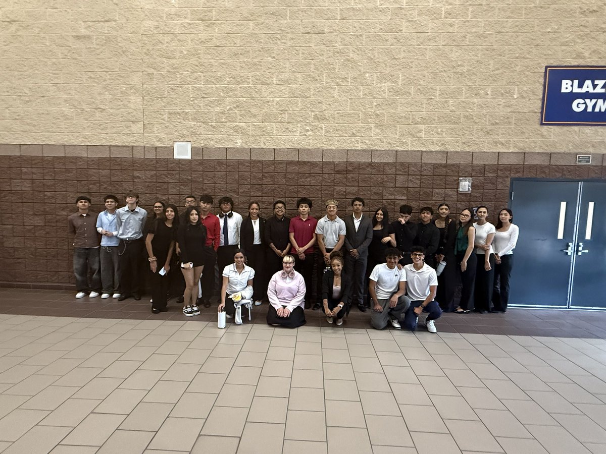 LCisneros_AHS's tweet photo. Good luck! Americas s HS students on JA Stock Market Challenge 2025! @Americas_HS https://t.co/aiPrpqti49