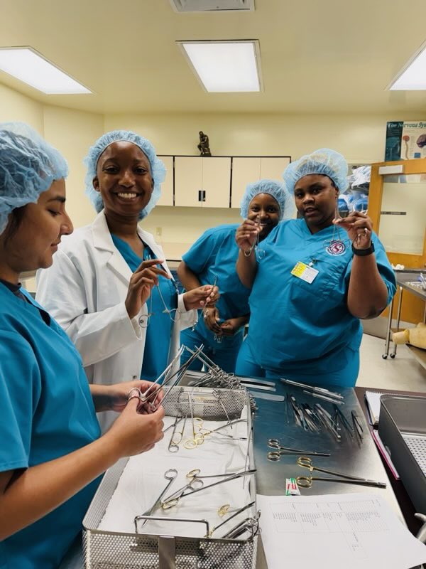 Sheridan_Tech's tweet image. Our Surgical Technology students are hands-on and focused as they review operating room instruments- mastering the tools of the trade before they step into the OR.😷 #SheridanTech #SurgicalTechnology  #handsontraining #CareerReady