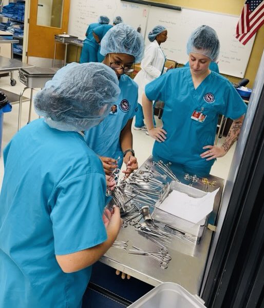 Sheridan_Tech's tweet image. Our Surgical Technology students are hands-on and focused as they review operating room instruments- mastering the tools of the trade before they step into the OR.😷 #SheridanTech #SurgicalTechnology  #handsontraining #CareerReady