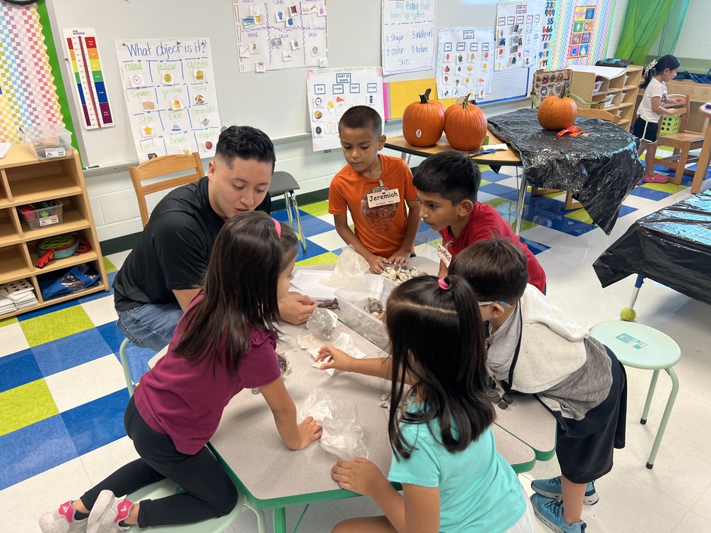 Thank you to Kiewit Volunteers for their Day of Service! taftisd.net/o/tisd/article…