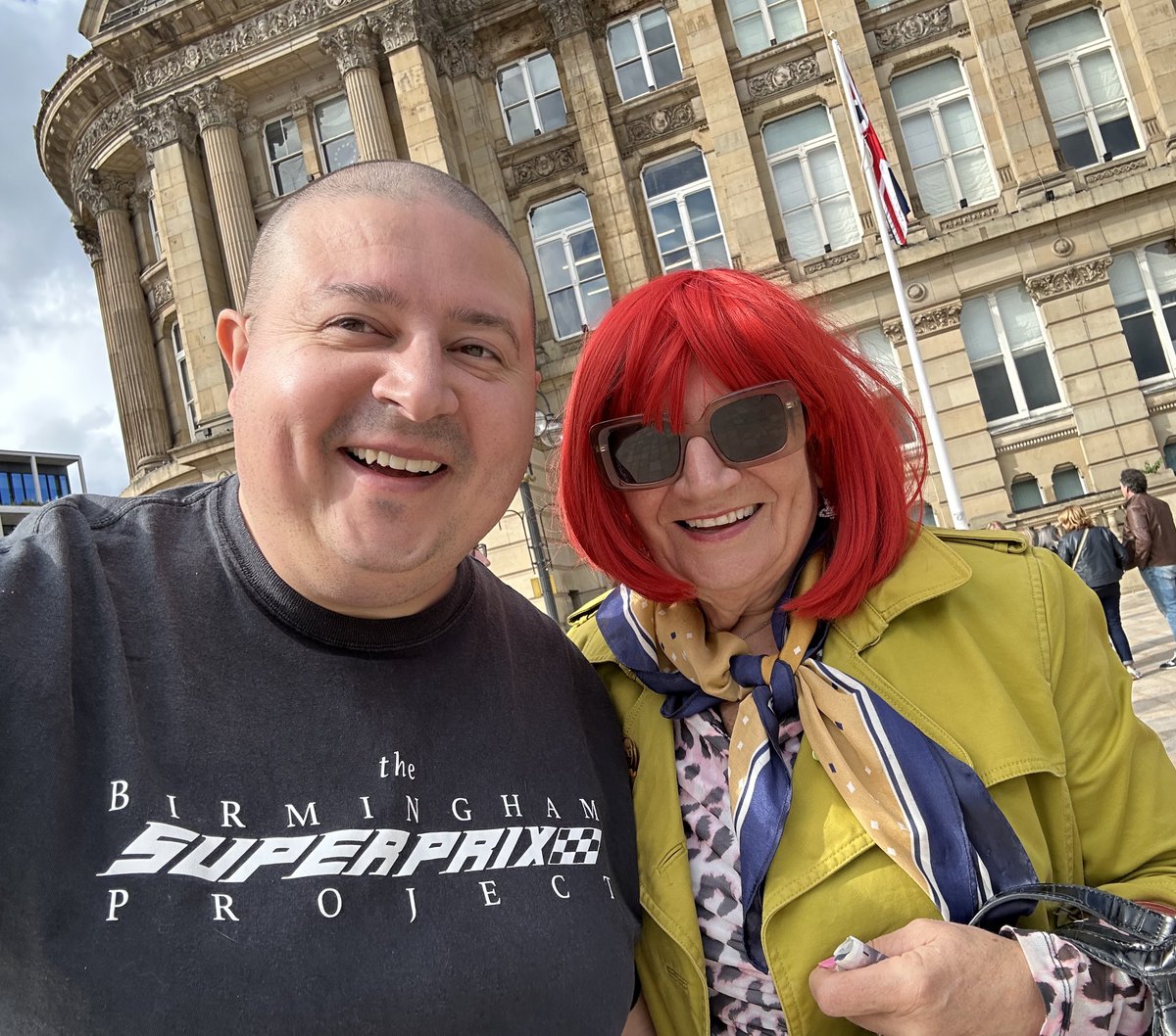 SimonGBrooks's tweet photo. Fantastic to meet you again, @BarbaraNice, celebrating International Day of Birmingham outside of @BhamCityCouncil!
Thanks for stopping for a #SimonSelfie! 🤳
#InternationalDayOfBirmingham #IDOB #Birmingham https://t.co/MudPz46FeZ