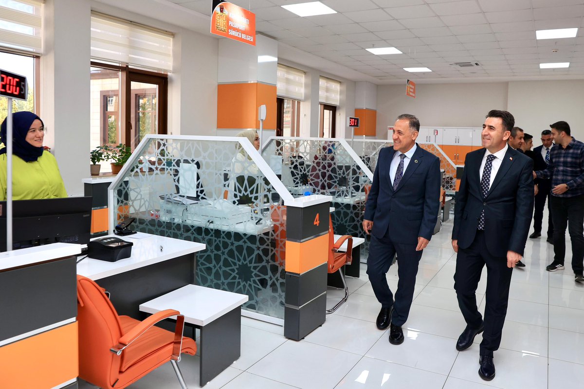 ahusta07's tweet photo. Tunceli Valimiz Sn. @sefikaygol  ün Nüfus ve Vatandaşlık Genel Müdürlüğü görevi esnasında destekleriyle yenilenen Bingöl Nüfus ve Vatandaşlık İl ve Merkez İlçe Müdürlüğü ve çalışanlarını  birlikte ziyaret ettik. Emek ve katkılarına teşekkür ederim. https://t.co/Hffrvdwob5