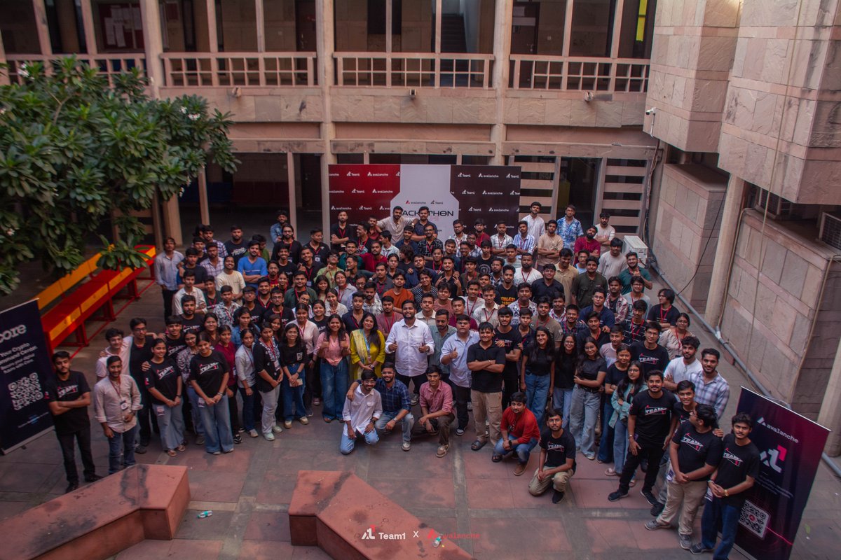 AvaxTeam1's tweet image. 🔺Team1 India Hackathon Tour Is A Wrap 🇮🇳
7 hackathons over 7 weeks in 7 different cities  
- 3500+ registrations/applications to attend
- 800+ developers selected 
- 250+ teams participated 
Full recap and more winners coming