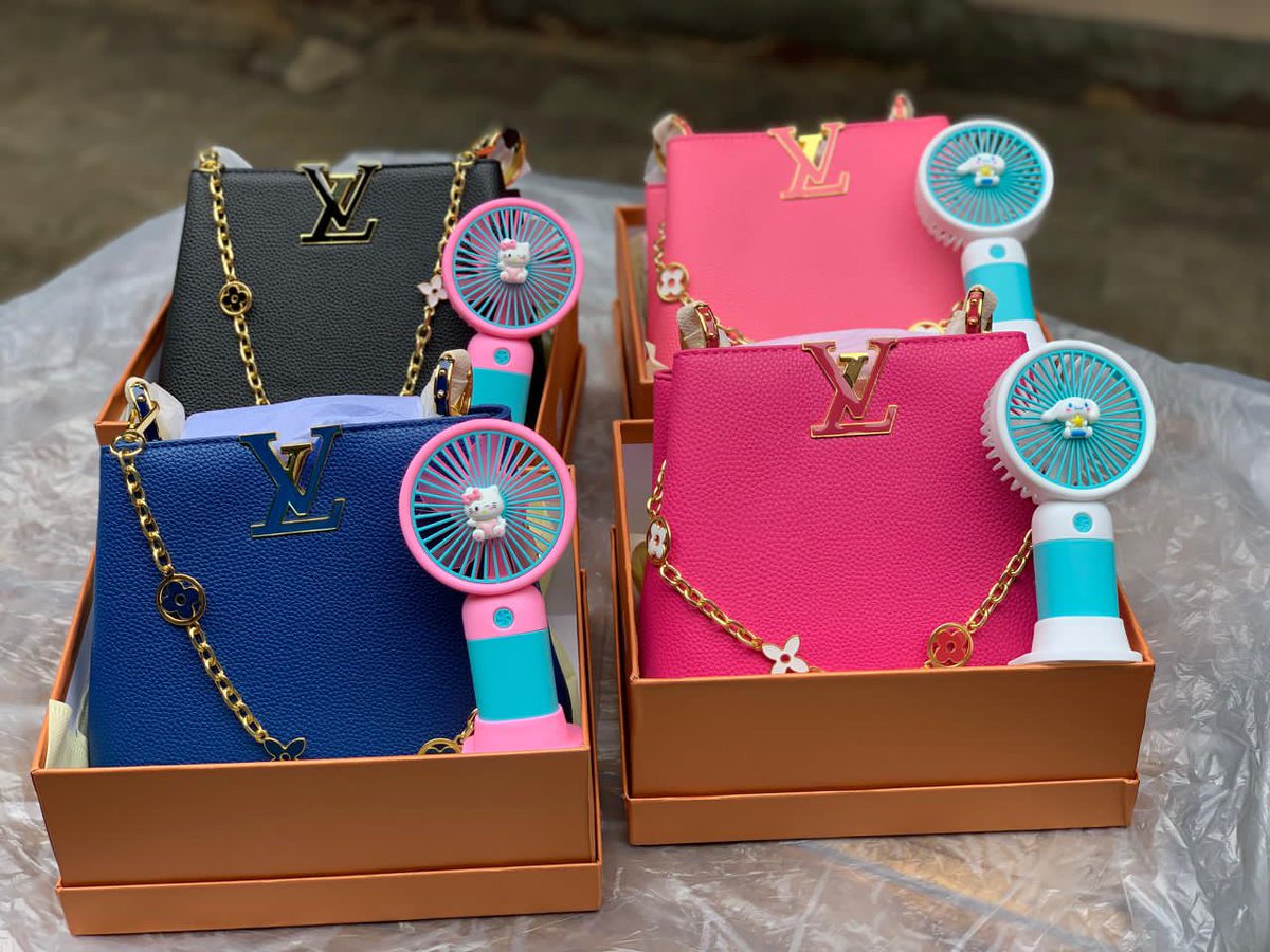 Mini bags 😍
18,000 - 23,000 naira
Nationwide delivery 🚚
Please rt 🥺 🙏