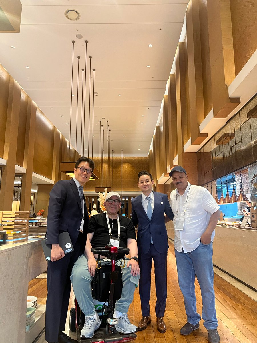 حضور رئيس وأمين عام اللجنة البارالمبية الكويتية السيد منصور السرهيد والسيد عادل الرجيب إجتماع الجمعية العمومية ال22 للجنة البارالمبية الدولية المقام حالياً في كوريا وذلك بمشاركة وحضور اكثر من 400 ممثلاً عن اكثر من 190 جهة للمشاركة بإنتخابات مجلس إدارة اللجنة البارالمبية الدولية