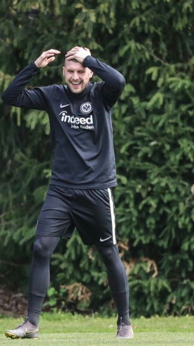 IvanMCML's tweet image. Postavljam slike Ante Rebića dok ne zabije prvijenac za Hajduk.
DAN: 55

Ajdeee antišaaa zabiji ga danas bar