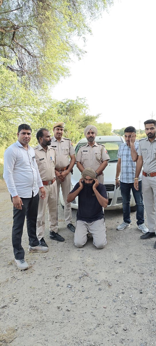 #Hanumangarh एसपी हरीशंकर के निर्देशन में हेरोइन तस्करी पर जिले की सबसे बड़ी कार्रवाई, 10 करोड़ कीमत की 2.016 किलो हेरोइन बरामद, डीएसपी करण सिंह के नेतृत्व में संगरिया पुलिस की कार्रवाई, आरोपित अमरजीत सिंह गिरफ्तार, कांस्टेबल सुखजोत सिंह की रही अहम भूमिका
<a href="/HmghPolice/">Hanumangarh Police</a> #crime #नशा