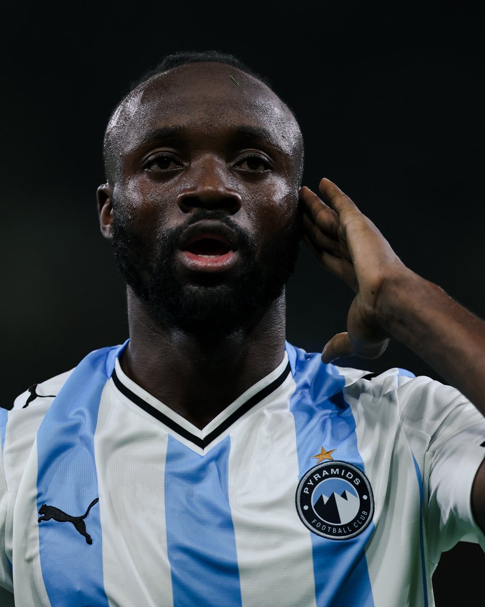 هو أنت جيت منين.. حبيتك بالثلاثة 🎶💙

#Pyramids | #ملوك_الكرة | #الأهلي_بيراميدز