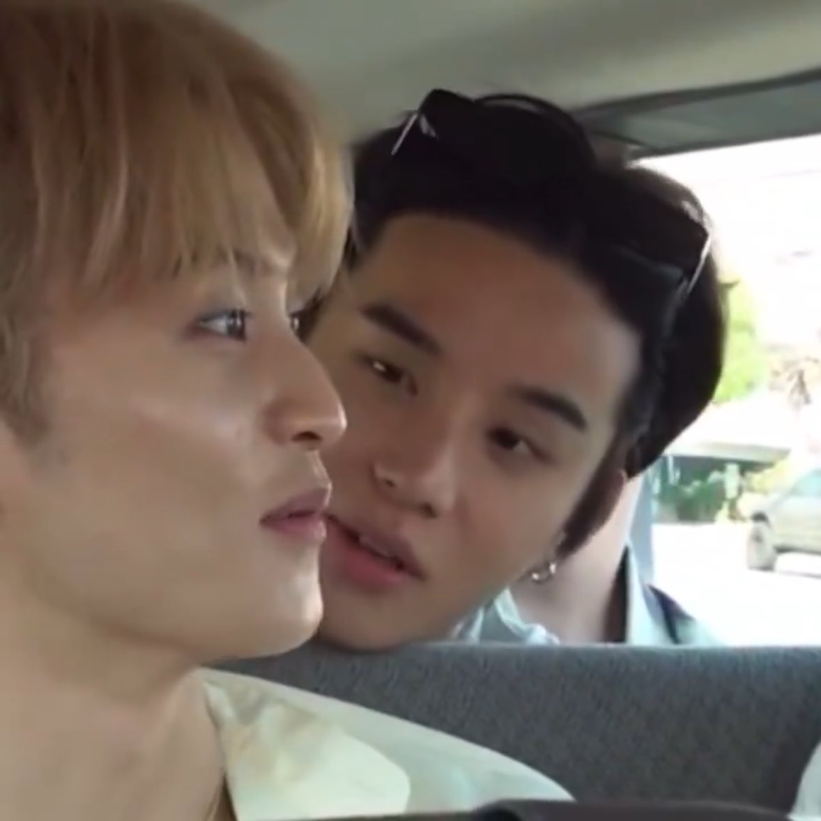 ม้ากหันไปหน่อยครับลูก