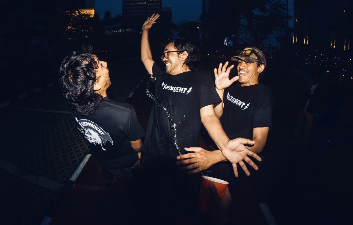🚨NEW MERCH🚨

Sempat lagi untuk kalian nak order sebab kitorang tutup preorder 30hb September! 

‼️RM50‼️
Postage semenanjung RM10
Postage sabah dan sarawak RM15

Baju boleh pickup sabtu ni di Diastole Cafe. Untuk pos, kami akan pos selepas 30hb September

019-313 0043 (Isad)