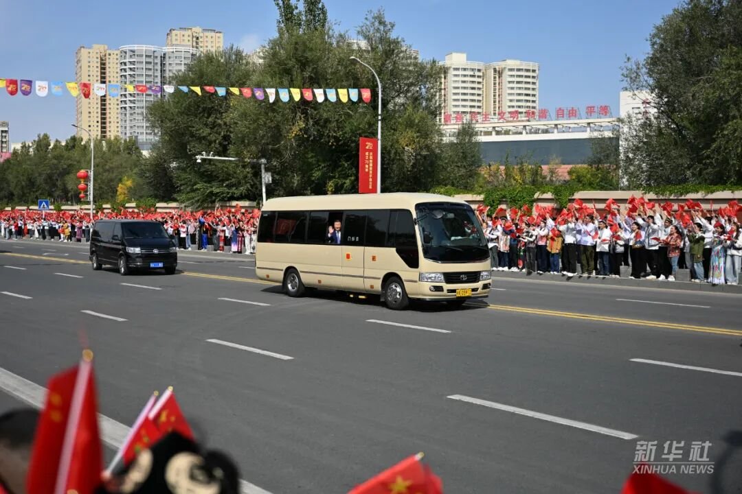 SheHui93456's tweet photo. #新疆 欢迎总书记来疆参加新疆维吾尔自治区成立70周年庆祝活动🐥 https://t.co/YLIZazXSyG