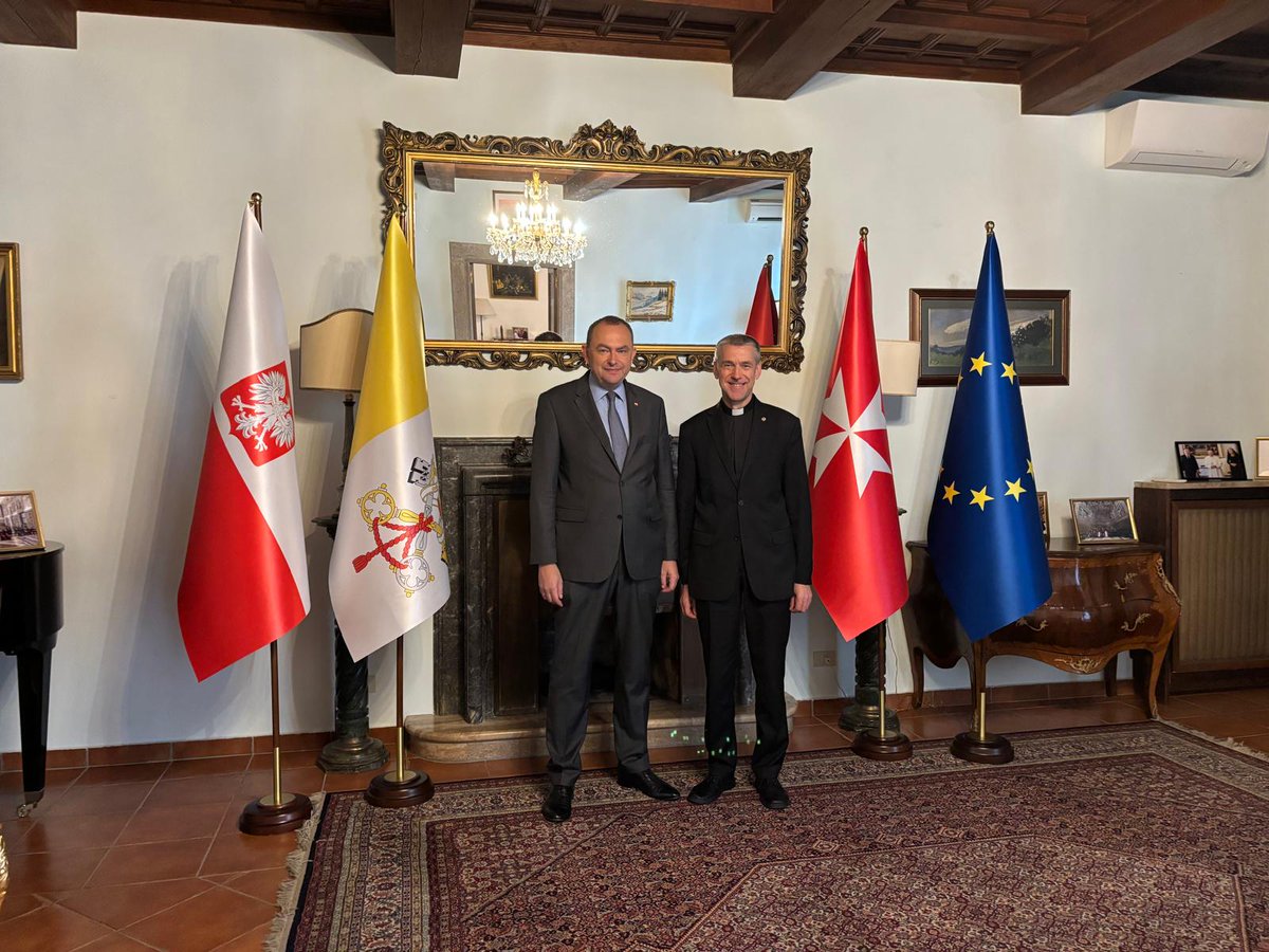 PLinVatican (@plinvatican) on Twitter photo Mons. Mirosław Wachowski, nominato da Papa Leone XIV <a href="/Pontifex_it/">Papa Leone XIV</a> nunzio apostolico in Iraq, ha visitato <a href="/PLinVatican/">PLinVatican</a>. L'Ambasciatore <a href="/Kwiatkowski_A/">Adam Kwiatkowski</a> si è congratulato personalmente con lui per la sua recente nomina. Mons. Mirosław Wachowski, nominato da Papa Leone XIV <a href="/Pontifex_it/">Papa Leone XIV</a> nunzio apostolico in Iraq, ha visitato <a href="/PLinVatican/">PLinVatican</a>. L'Ambasciatore <a href="/Kwiatkowski_A/">Adam Kwiatkowski</a> si è congratulato personalmente con lui per la sua recente nomina.