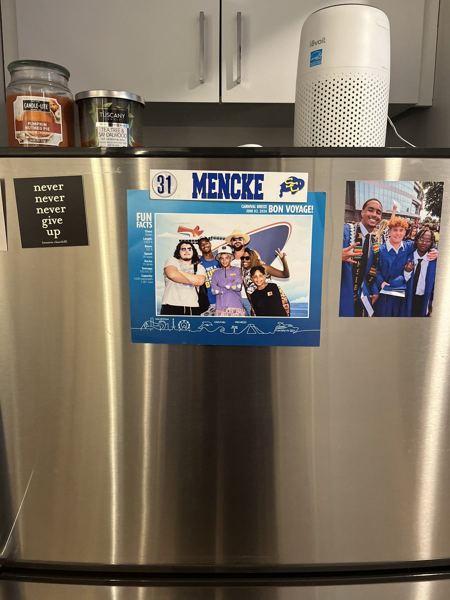 paulmenckejr's tweet image. Finally moved in last week and my mom came up to help me‼️ Can’t wait to start this new year💯
#levelup #growingup #movingin #apartment