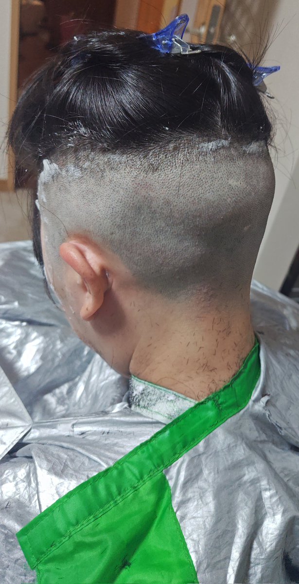 おまたせいたしました。
まずは五厘。
ひげ剃りからのT字カミソリで剃りました。

妻いわくT字はたまにでいいらしい。
ひげ剃りで十分と言われました。

ひげ剃り許可得ました！