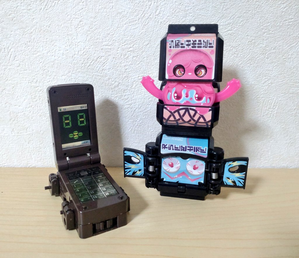 発売時は特に惹かれなかったのに劇中での役割が面白くてほしくなったダミーゴチゾウ。終盤で大量に登場して日常が侵食されてく感じ(や自爆するところとか)がフォンブレイバージーンを思い出してた。
